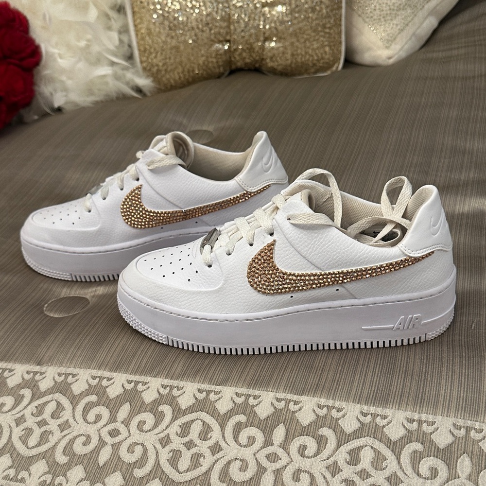 Nike Air AF-1 White sneakers with Rose Gold Swarovski’s crystal on Nike emblem - Picture 3 of 5